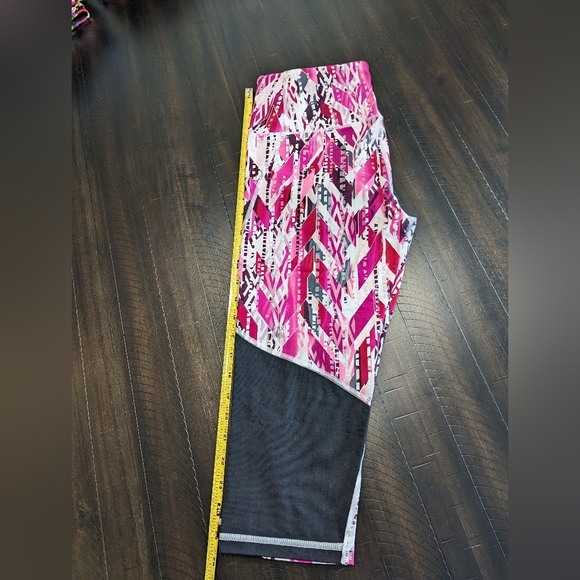 Victoria Secret Sport capris size small - Picture 4 of 8
